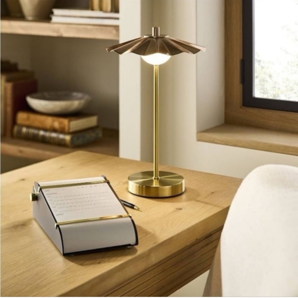 Hearth & Hand Magnolia Portable Scallop Shade Table Lamp Brass/Copper